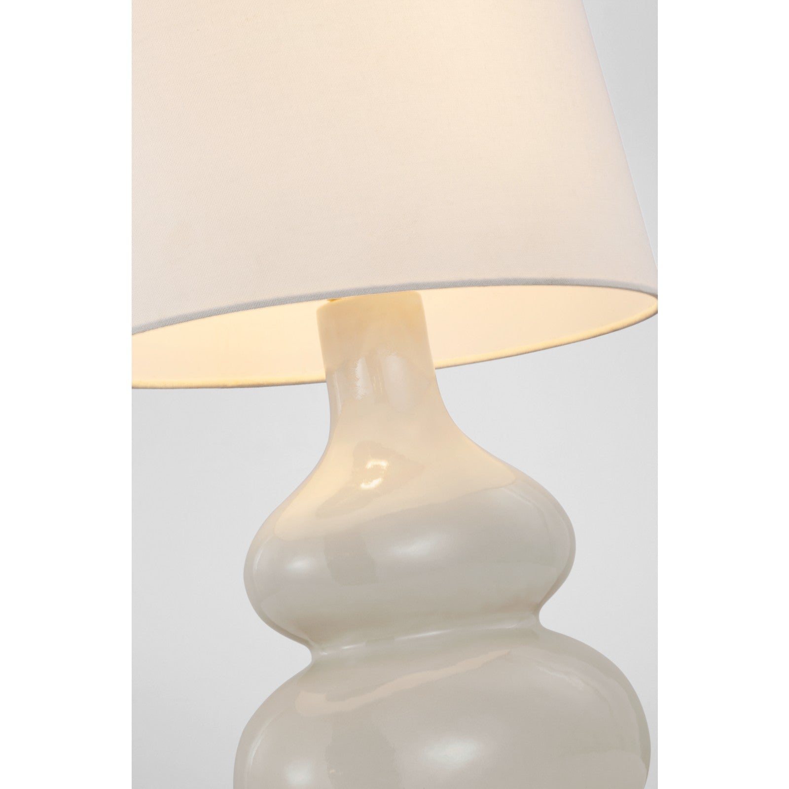 Lismore Medium Table Lamp - Visual Comfort Table Lamps