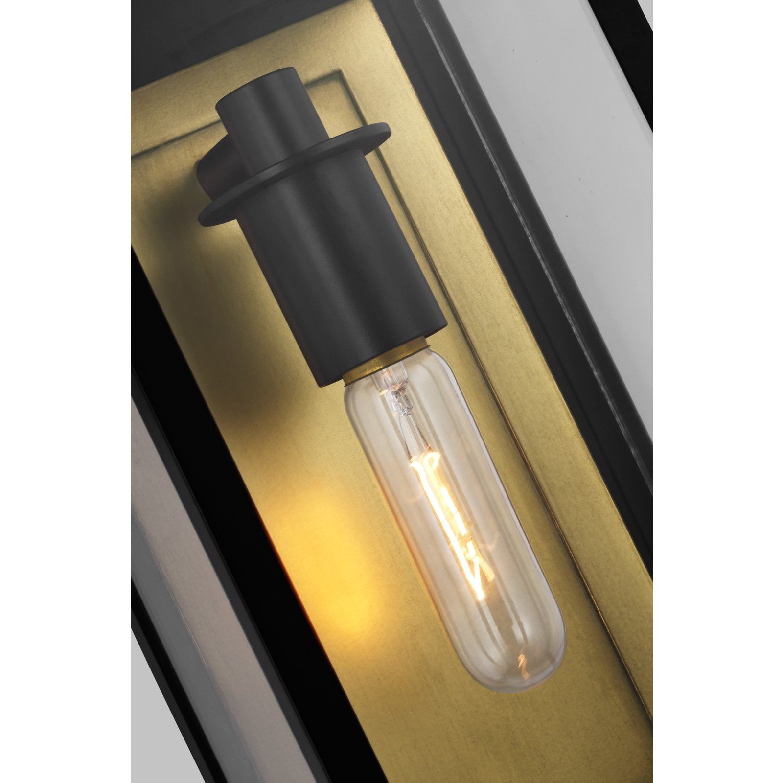 Freeport Medium Outdoor Wall Lantern in Heritage Copper - Visual Comfort Outdoor Lighting