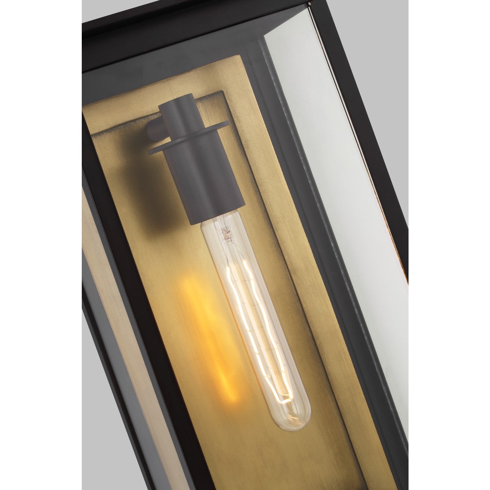 Freeport Large Outdoor Wall Lantern in Heritage Copper - Visual Comfort Outdoor Lighting