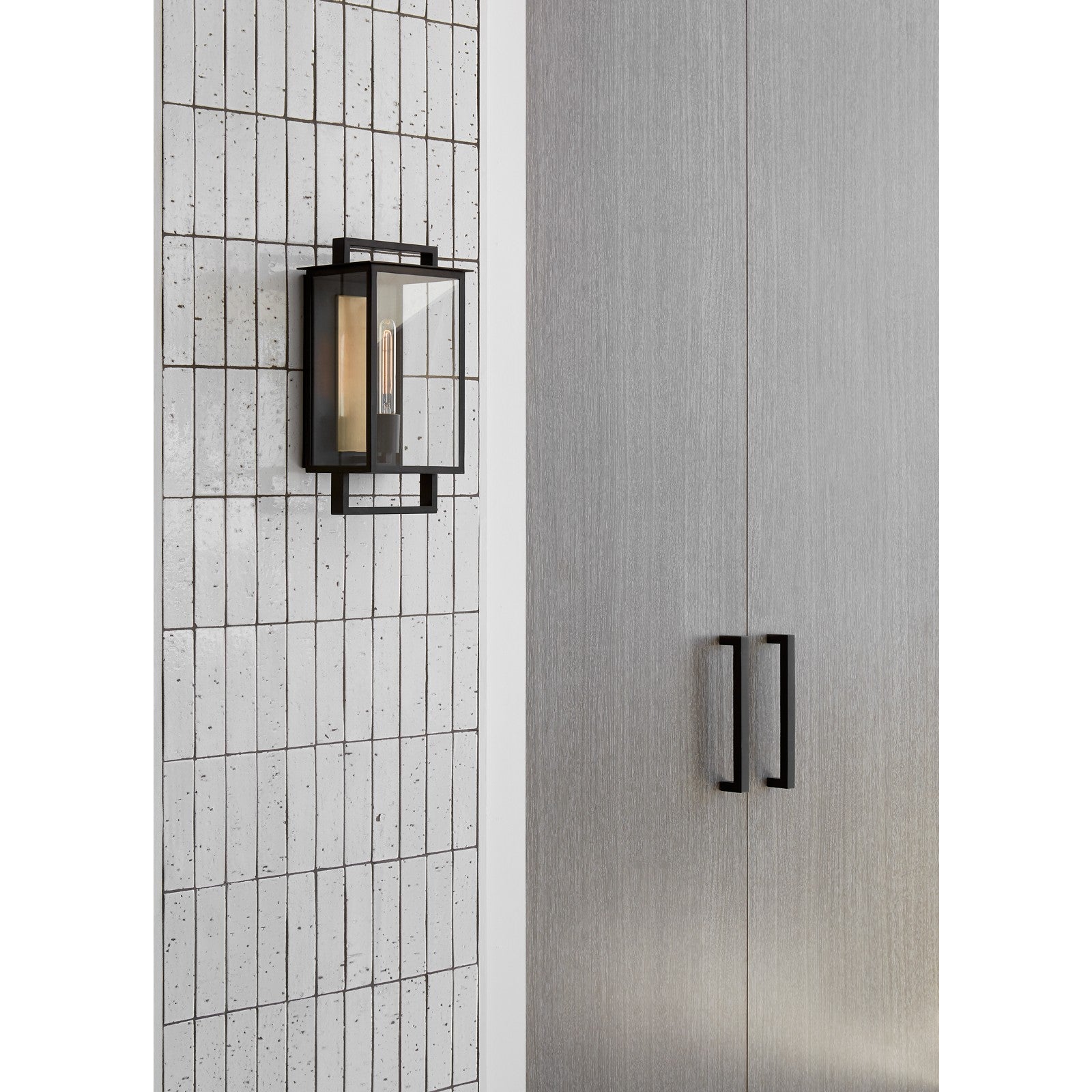 Halle Medium Wall Lantern - Visual Comfort Outdoor Lighting