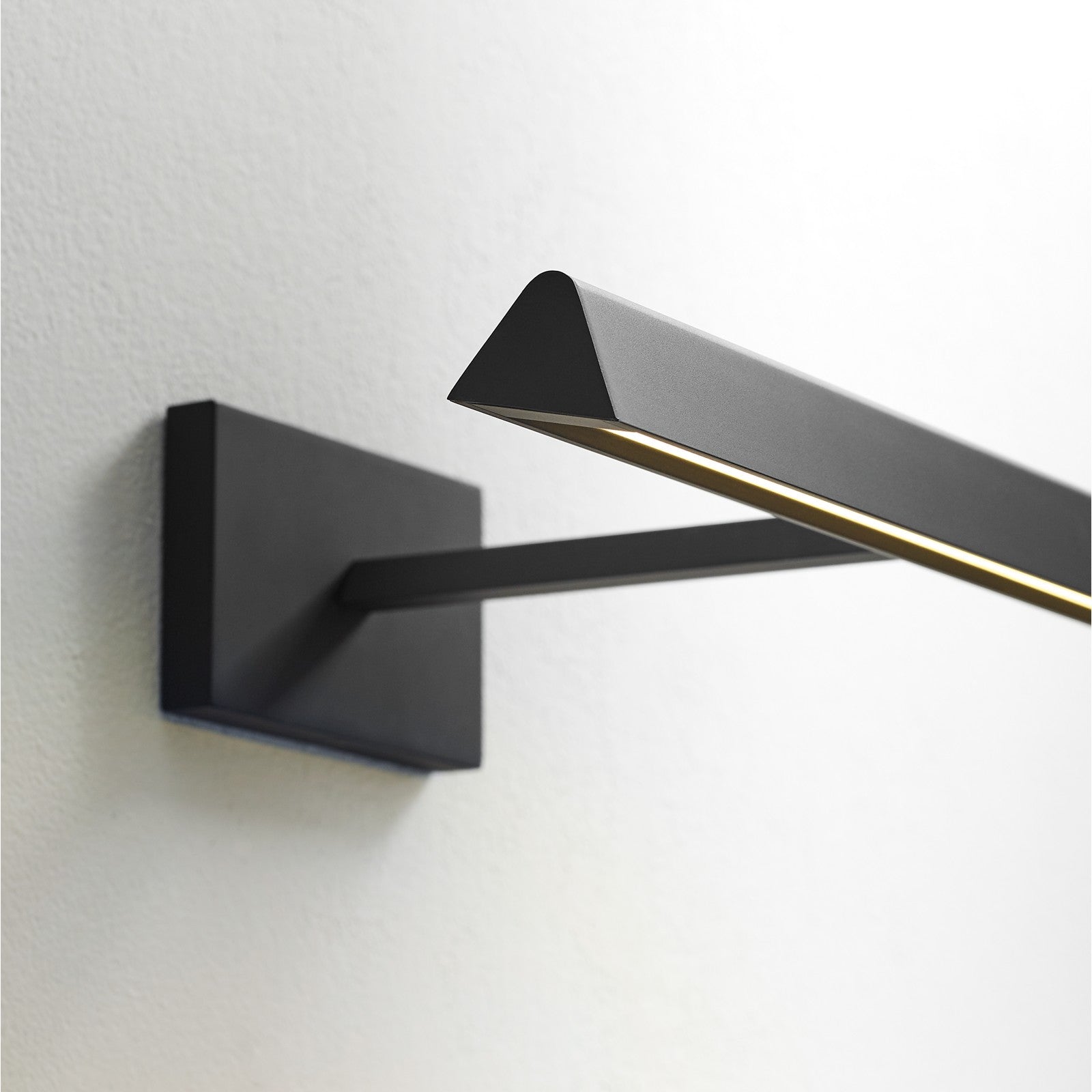 Dessau 18 Picture Light - Visual Comfort Modern 13