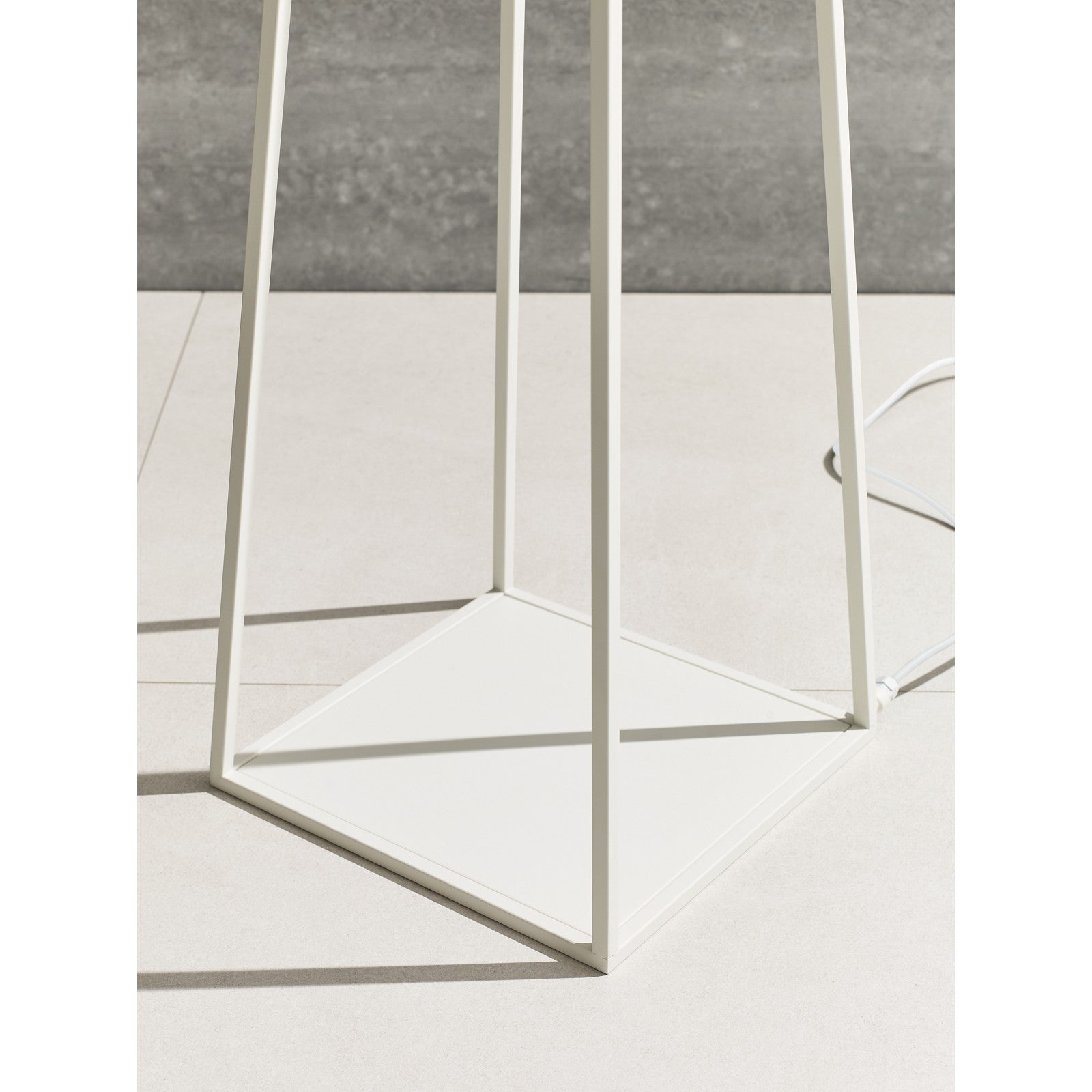 Apex Outdoor X-Large Floor Lamp - Visual Comfort Modern 15