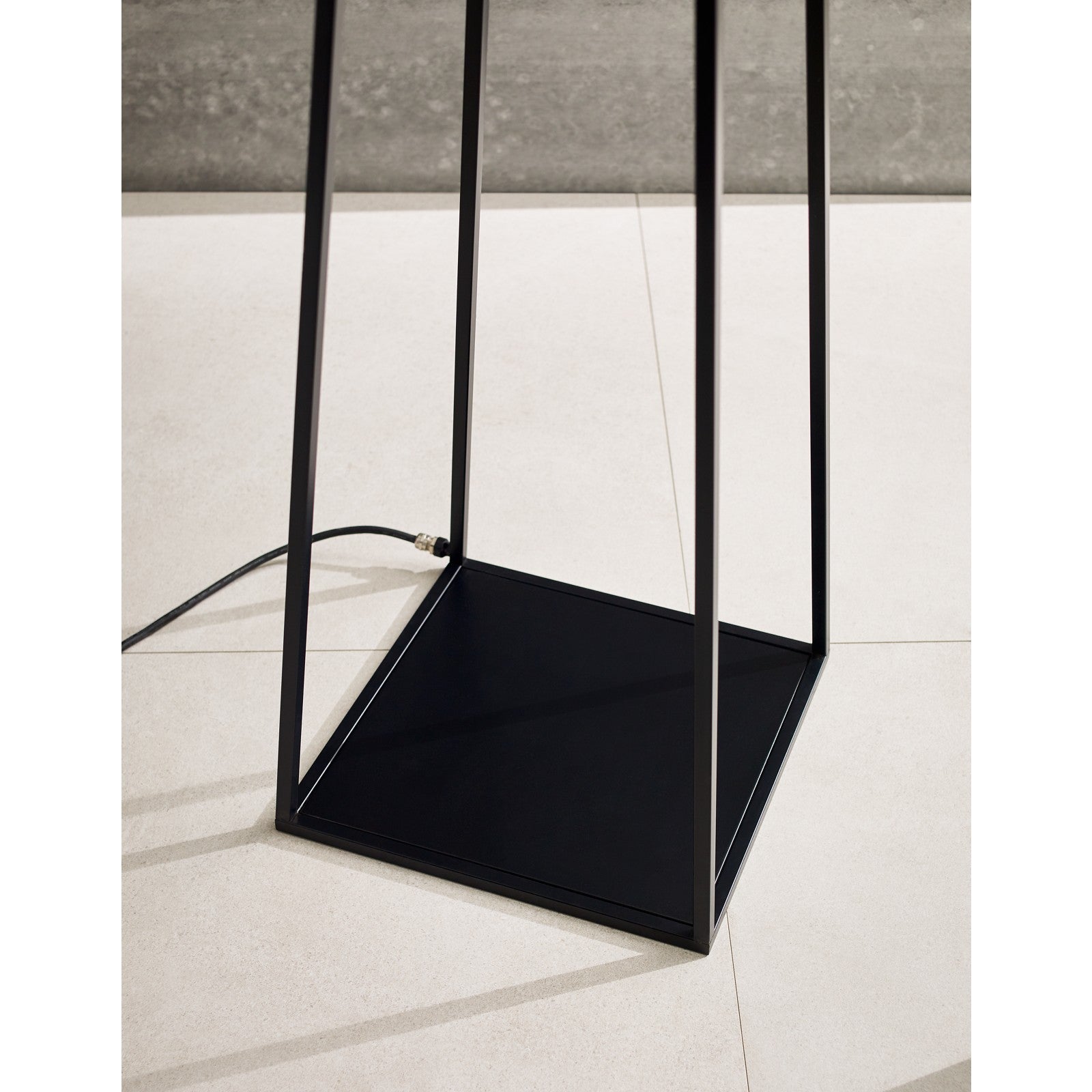 Apex Outdoor X-Large Floor Lamp - Visual Comfort Modern 3