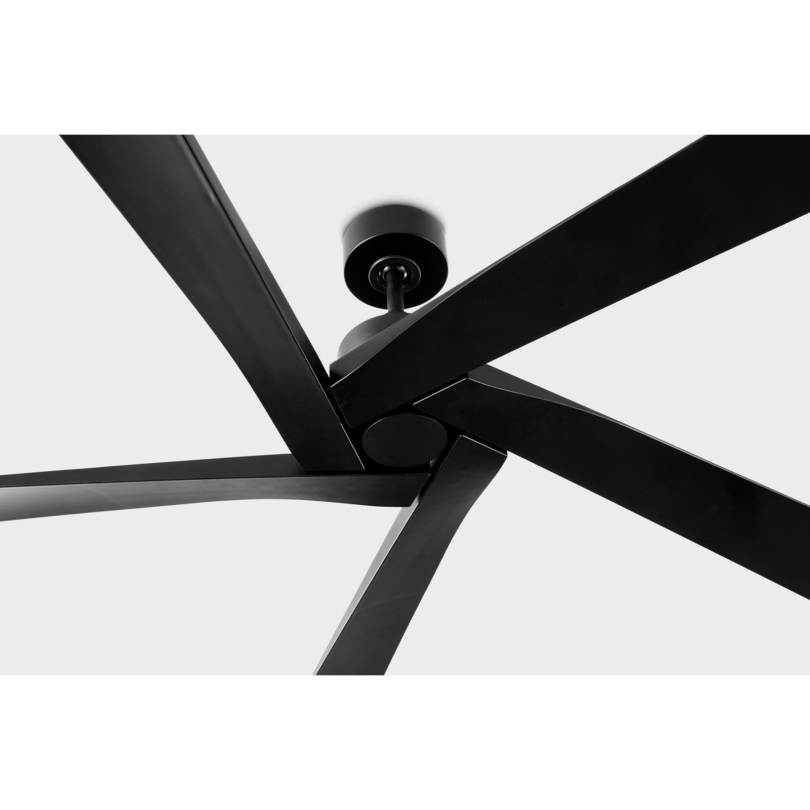 Aspen Coastal 70" Ceiling Fan - Visual Comfort Fan 3