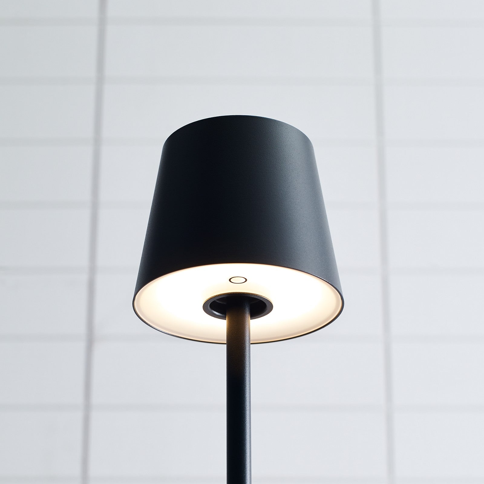Nevis Medium Rechargeable Floor Lamp - Visual Comfort Modern 13