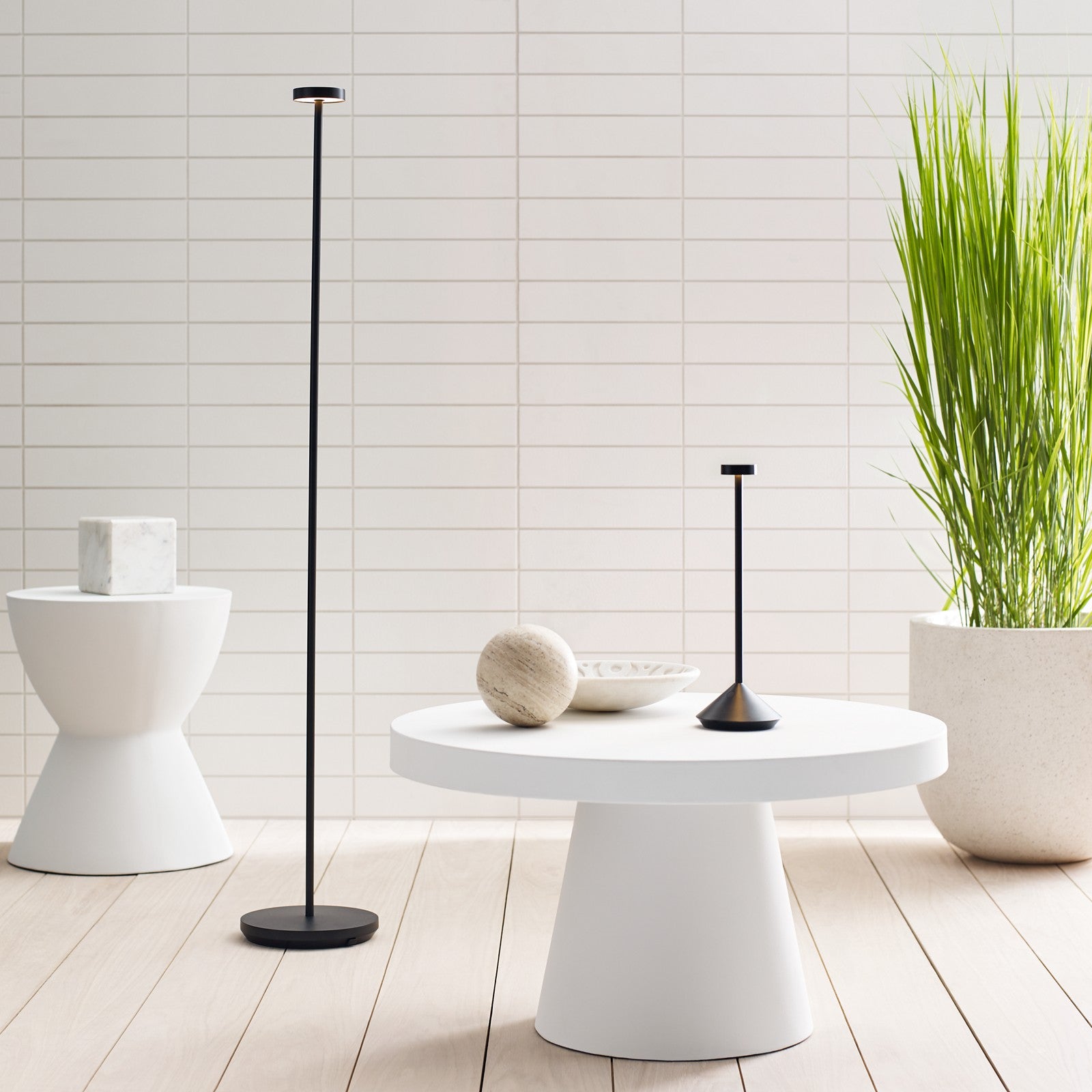 Moneta Medium Rechargeable Floor Lamp - Visual Comfort Modern 12