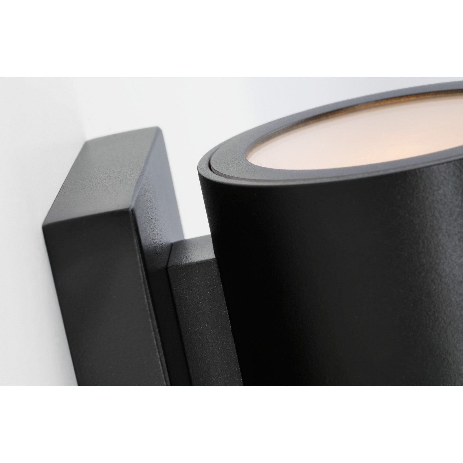 Pressa Round Small Wall - Visual Comfort Modern 4