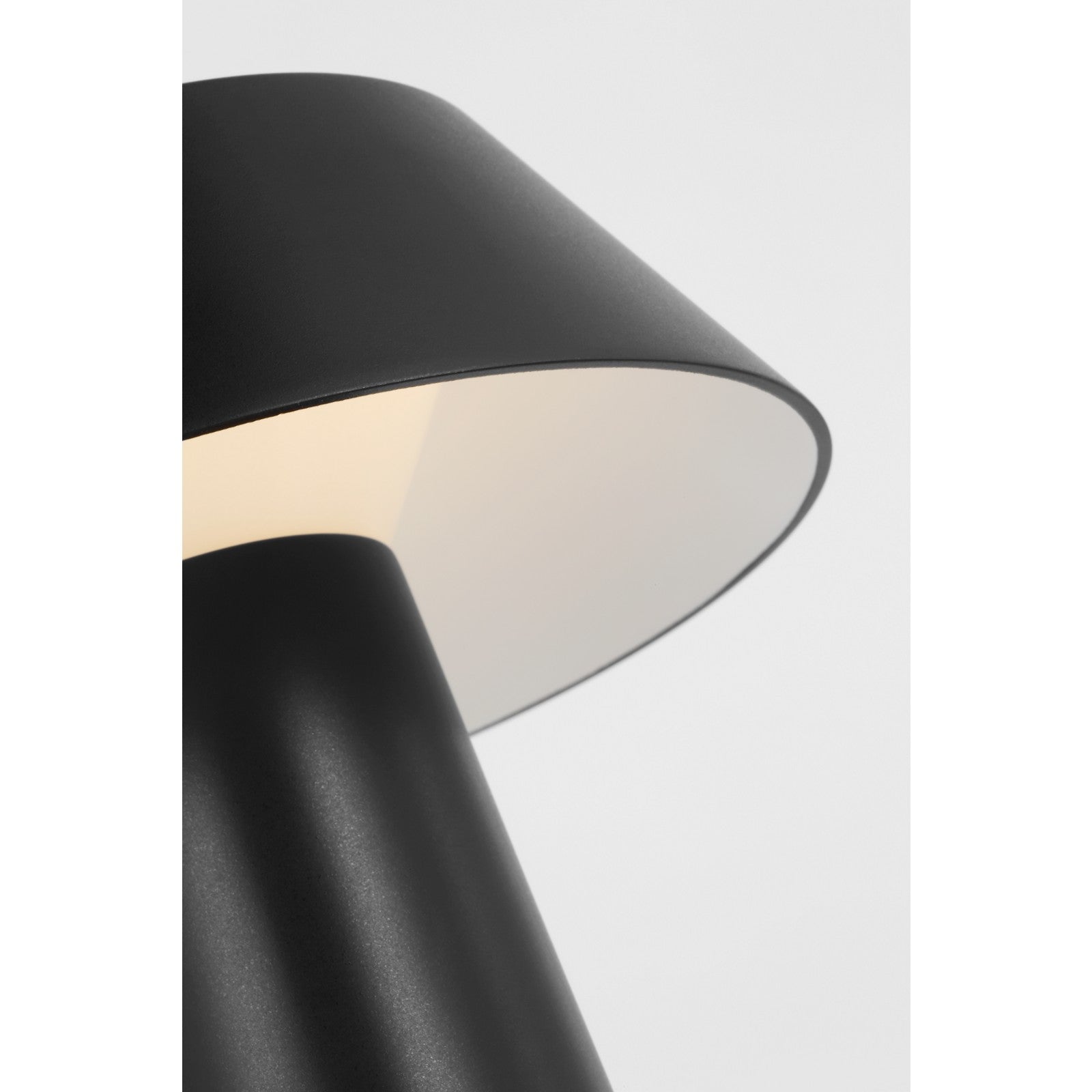 Sesa Short Accent Rechargeable Table Lamp - Visual Comfort Modern 6