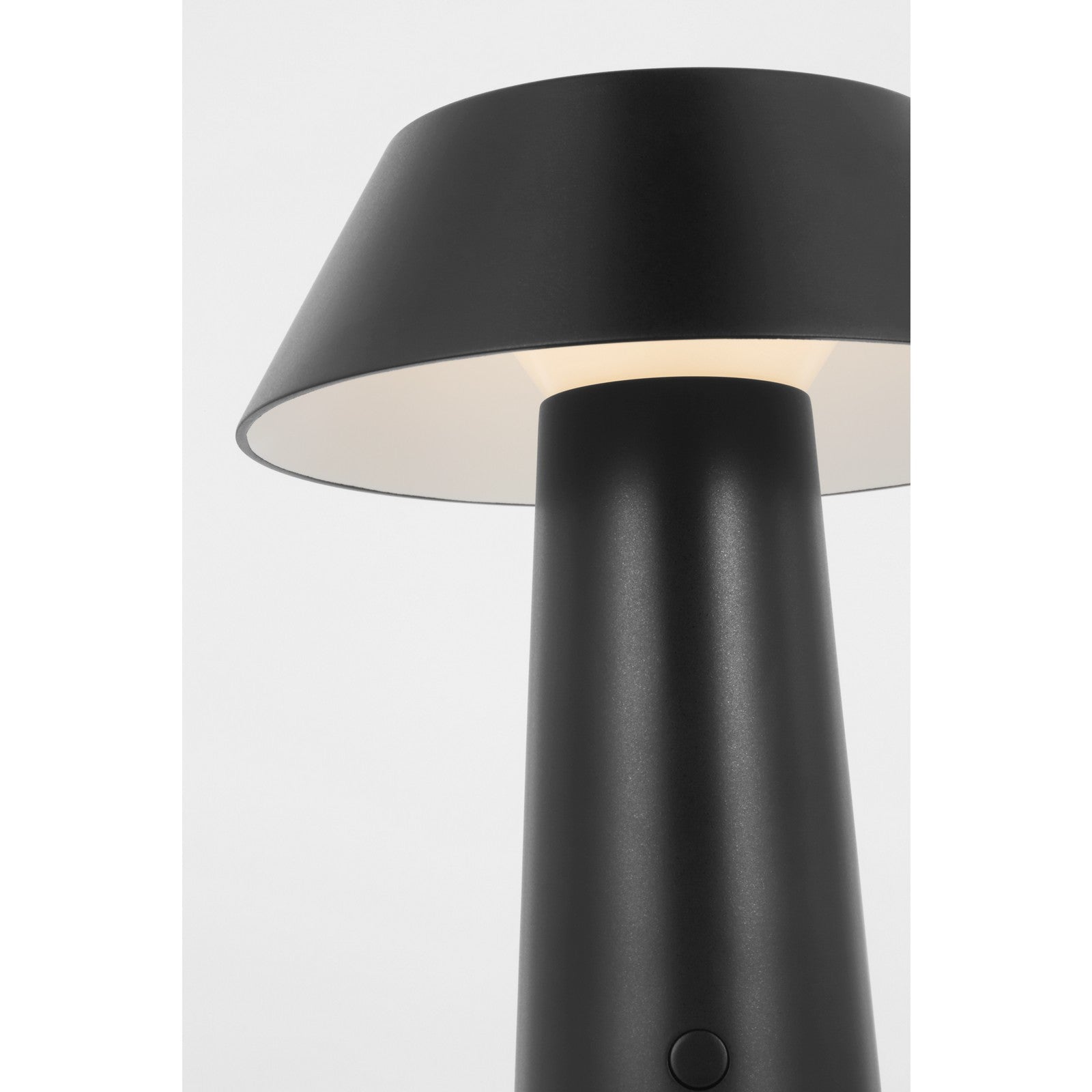 Sesa Short Accent Rechargeable Table Lamp - Visual Comfort Modern 5