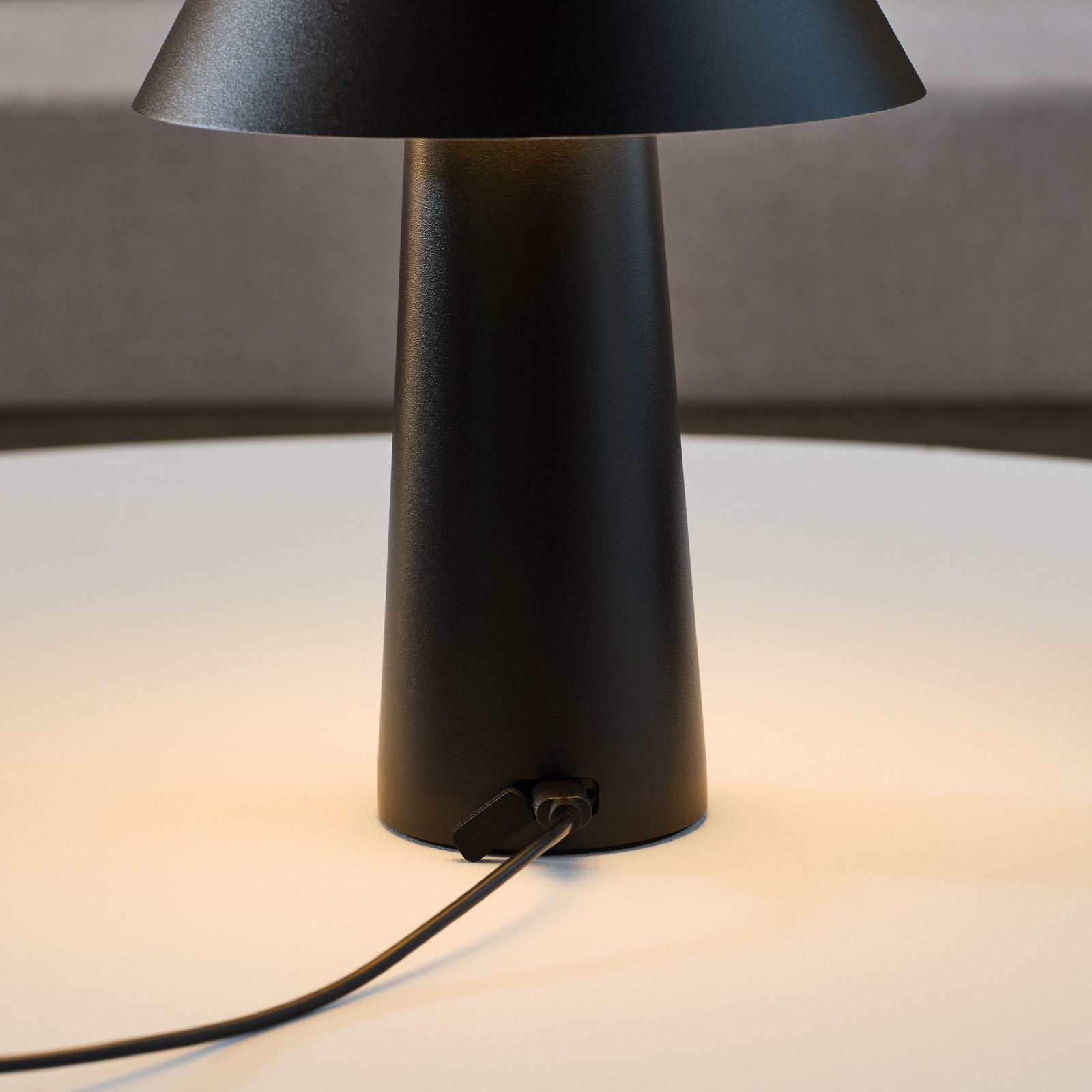 Sesa Short Accent Rechargeable Table Lamp - Visual Comfort Modern 12