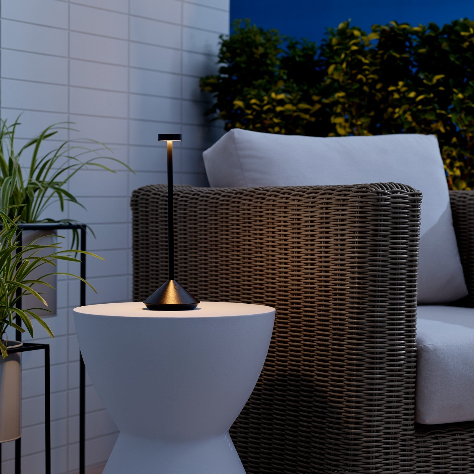 Moneta Accent Rechargeable Table Lamp - Visual Comfort Modern 14