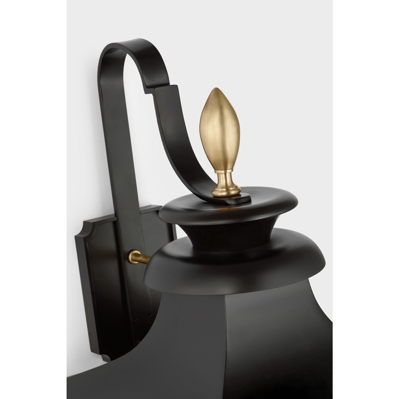 Albermarle Medium Bracketed Gas Wall Lantern - Visual Comfort Outdoor Lighting