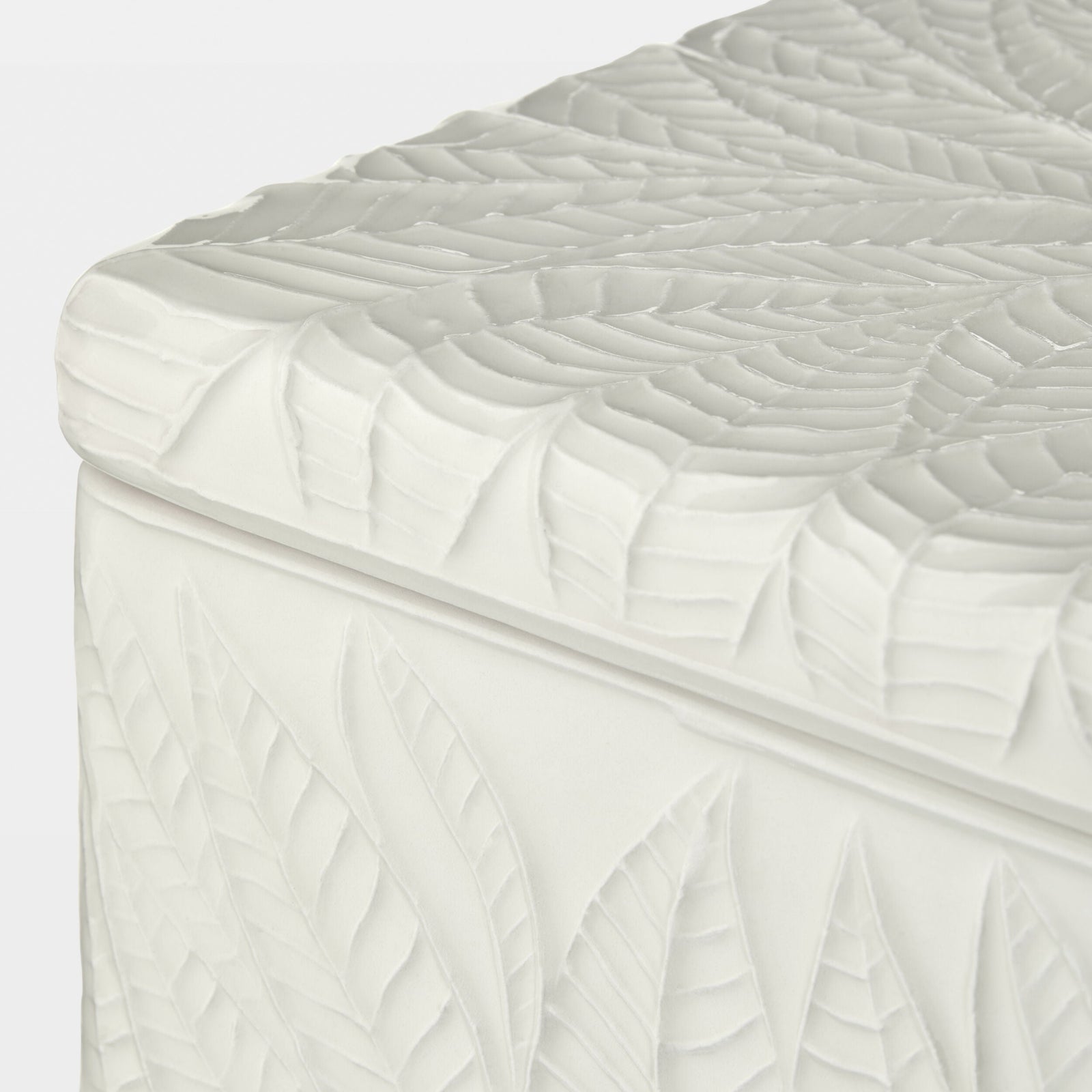 Global Views Foglia Box – corner view