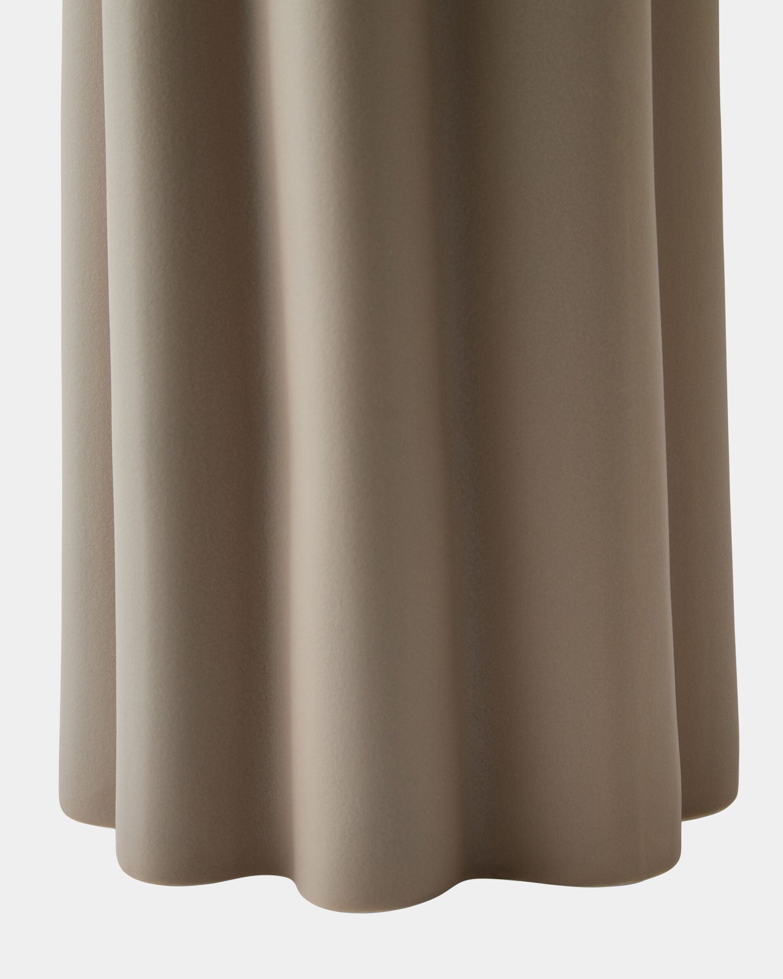 Global Views Cirrus Vase Putty 15" H – base detail