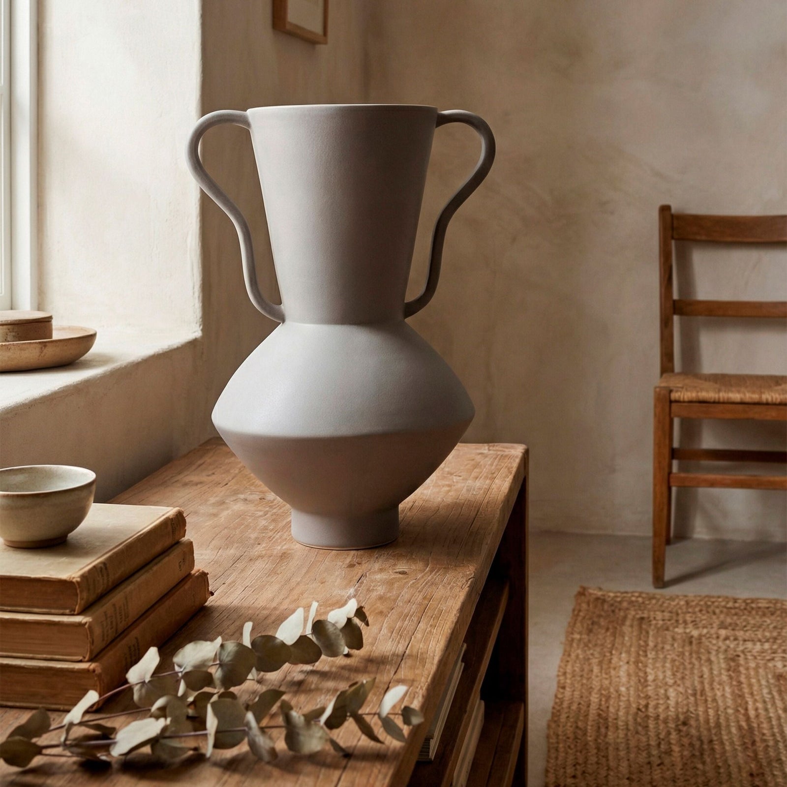 Global Views Ruffle Vase with Handles Clay – room setting