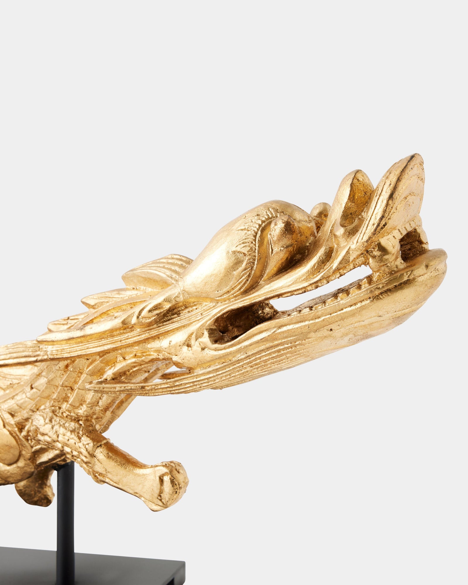 Global Views Dragon Sculpture on Stand – texture detail