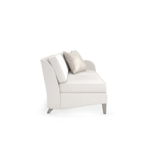 Caracole Victoria Right-Arm Facing Loveseat – detail
