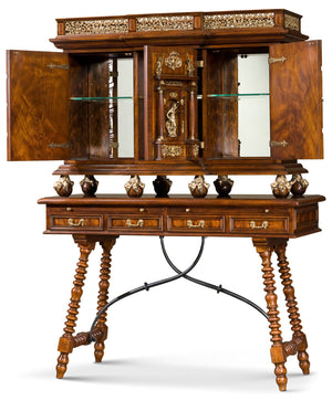 Theodore Alexander The Butler's Speciality Cocktail Cabinet – detail