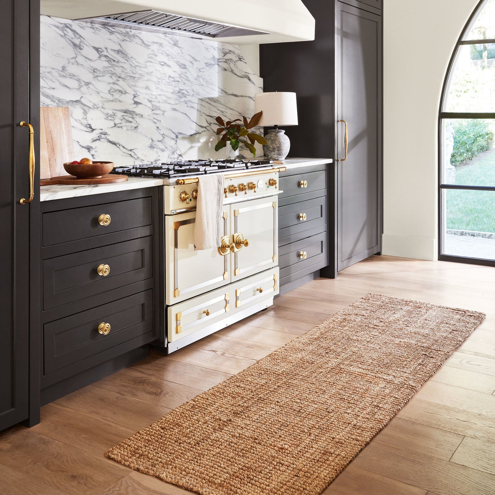 Calla Handmade Rug 2' x 3' Beige & Tan – room setting
