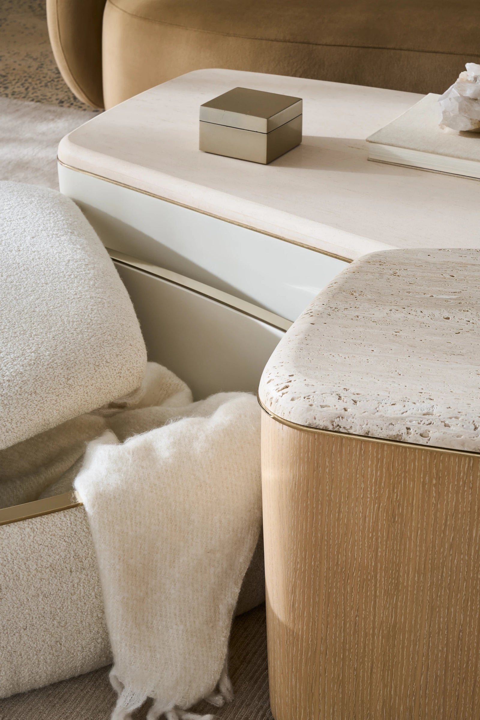 Caracole Serir Large Cocktail Table – detail