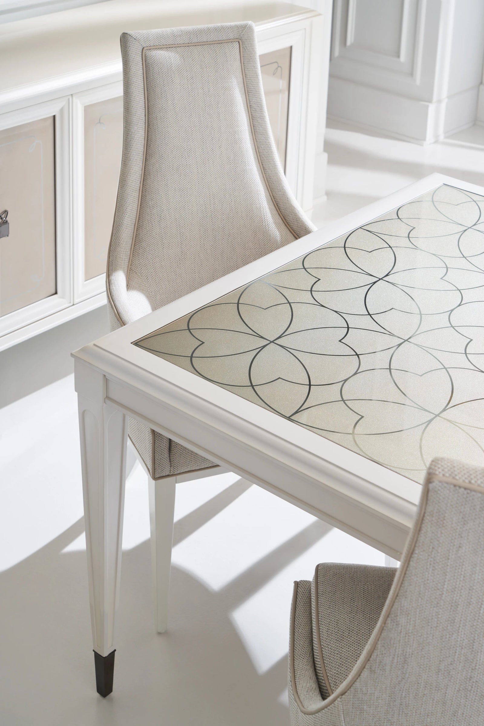 Caracole Lattice Gather Dining Table – detail