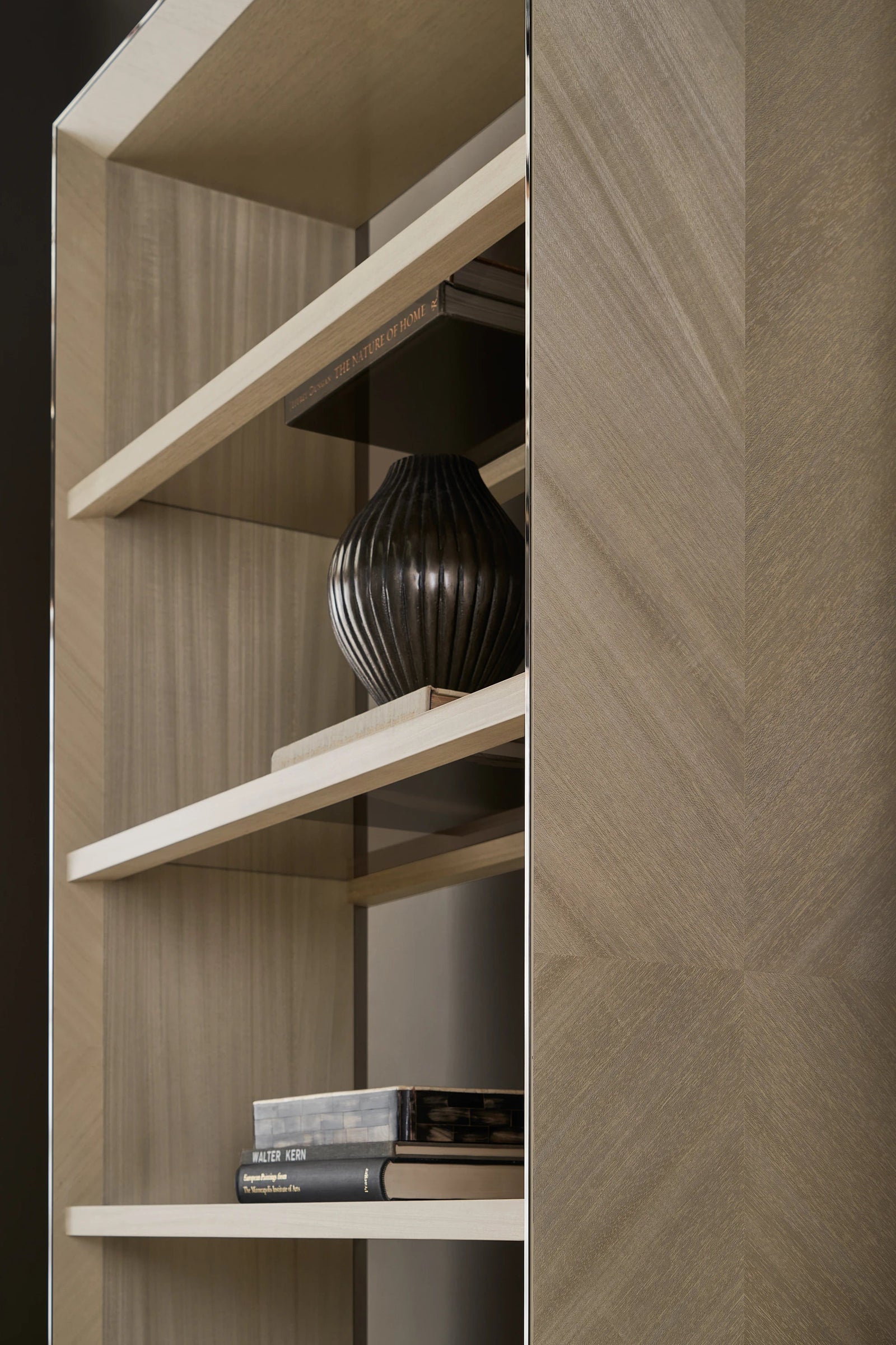 Caracole High Rise Bookcase – view 9