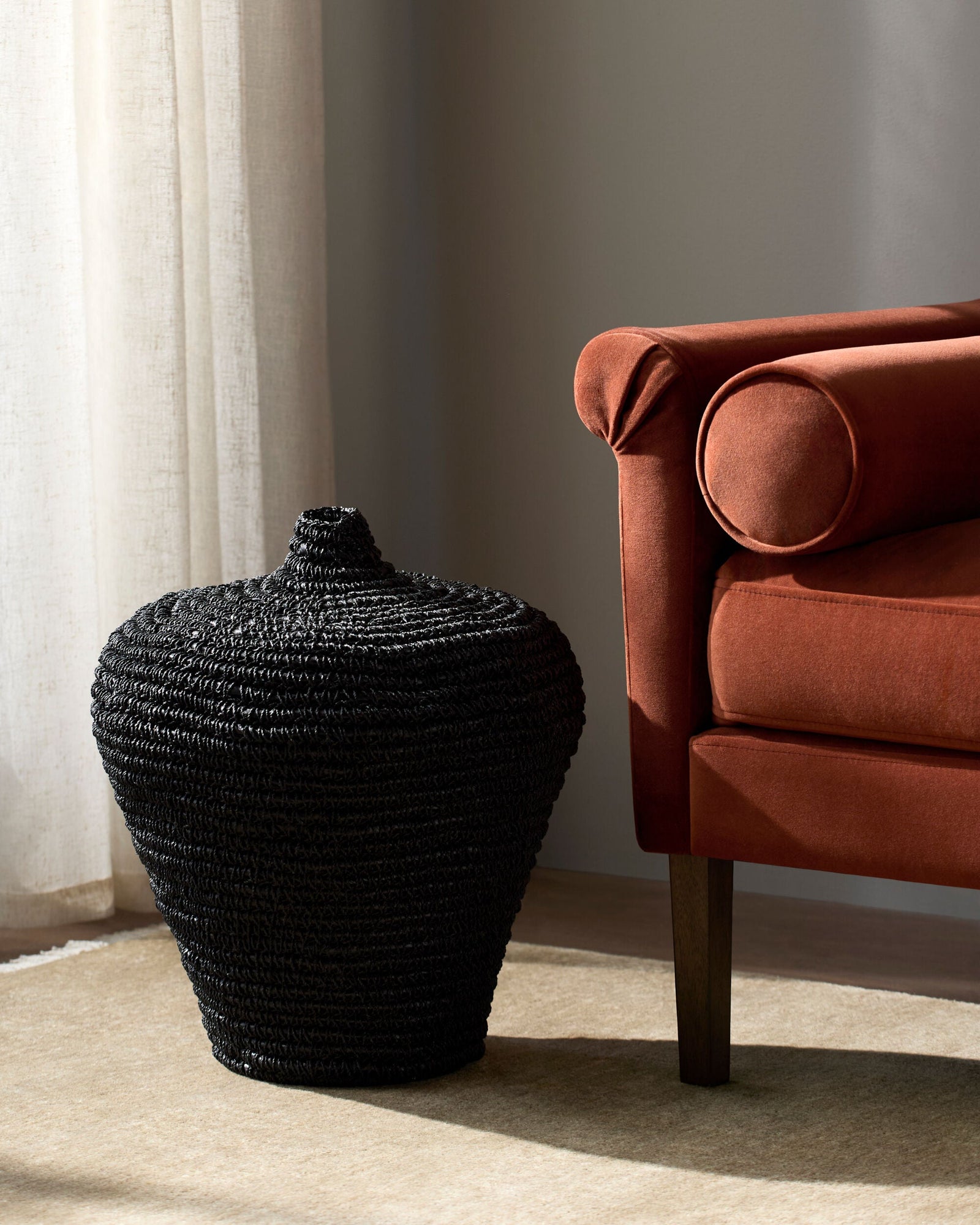 Chiya Vase 21" H Black – room setting