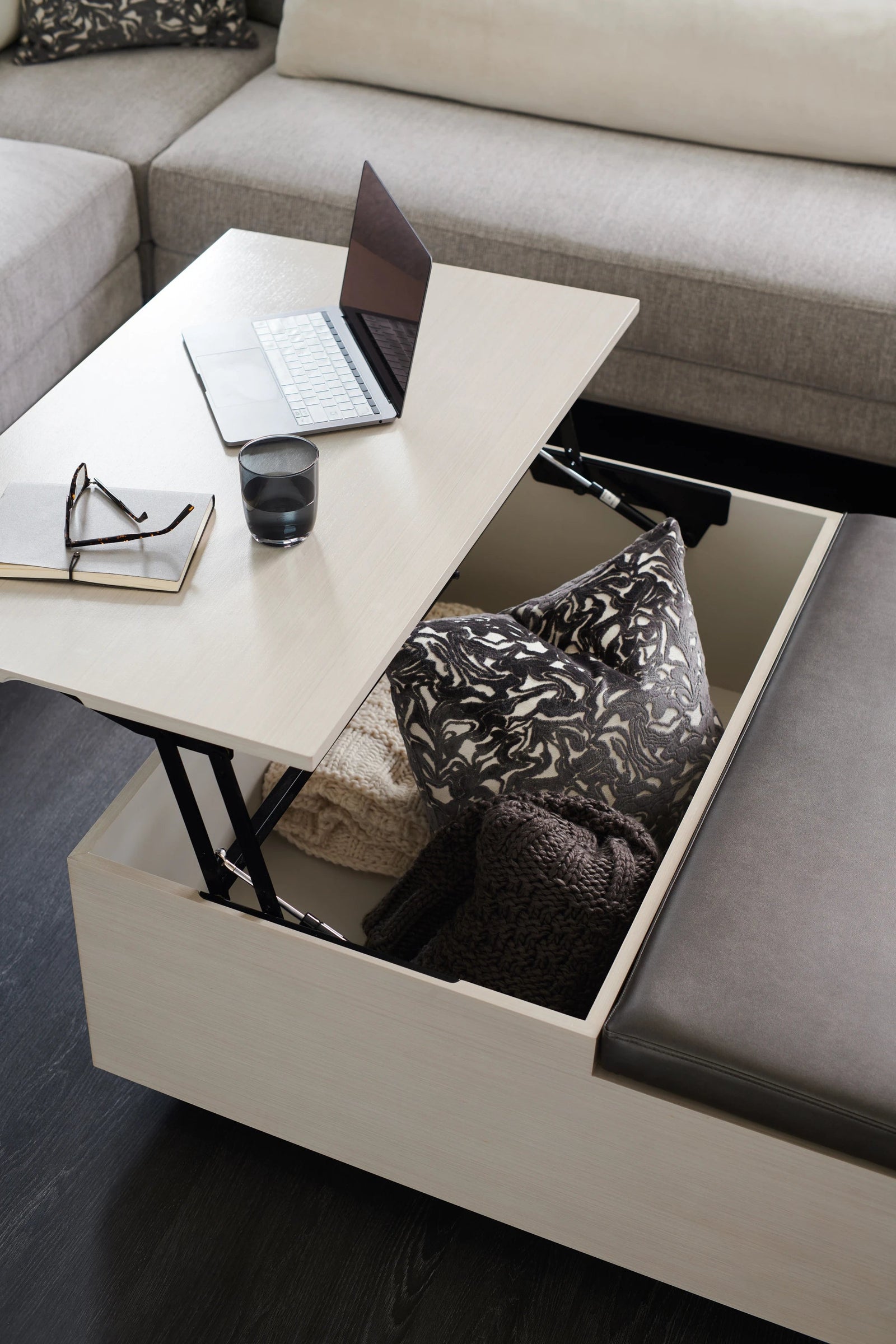 Caracole Repetition Bunching Cocktail Table – detail