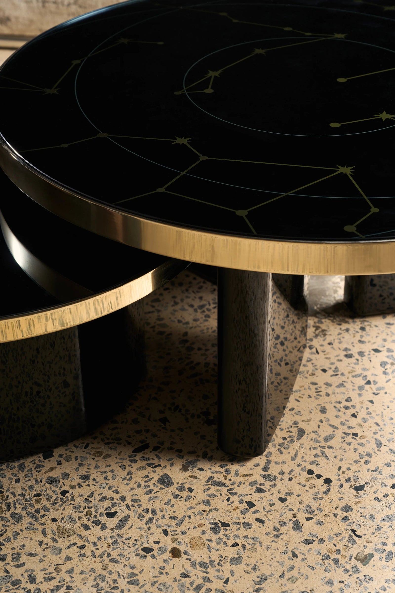 Caracole Umbra Large Cocktail Table – detail
