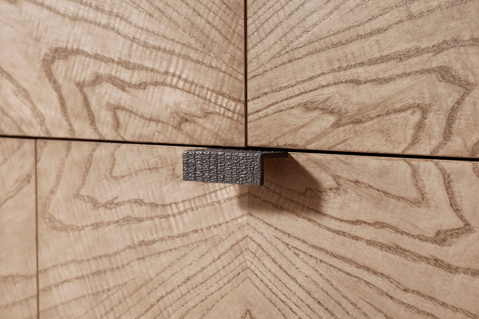 Theodore Alexander Catalina Dresser Dune – detail