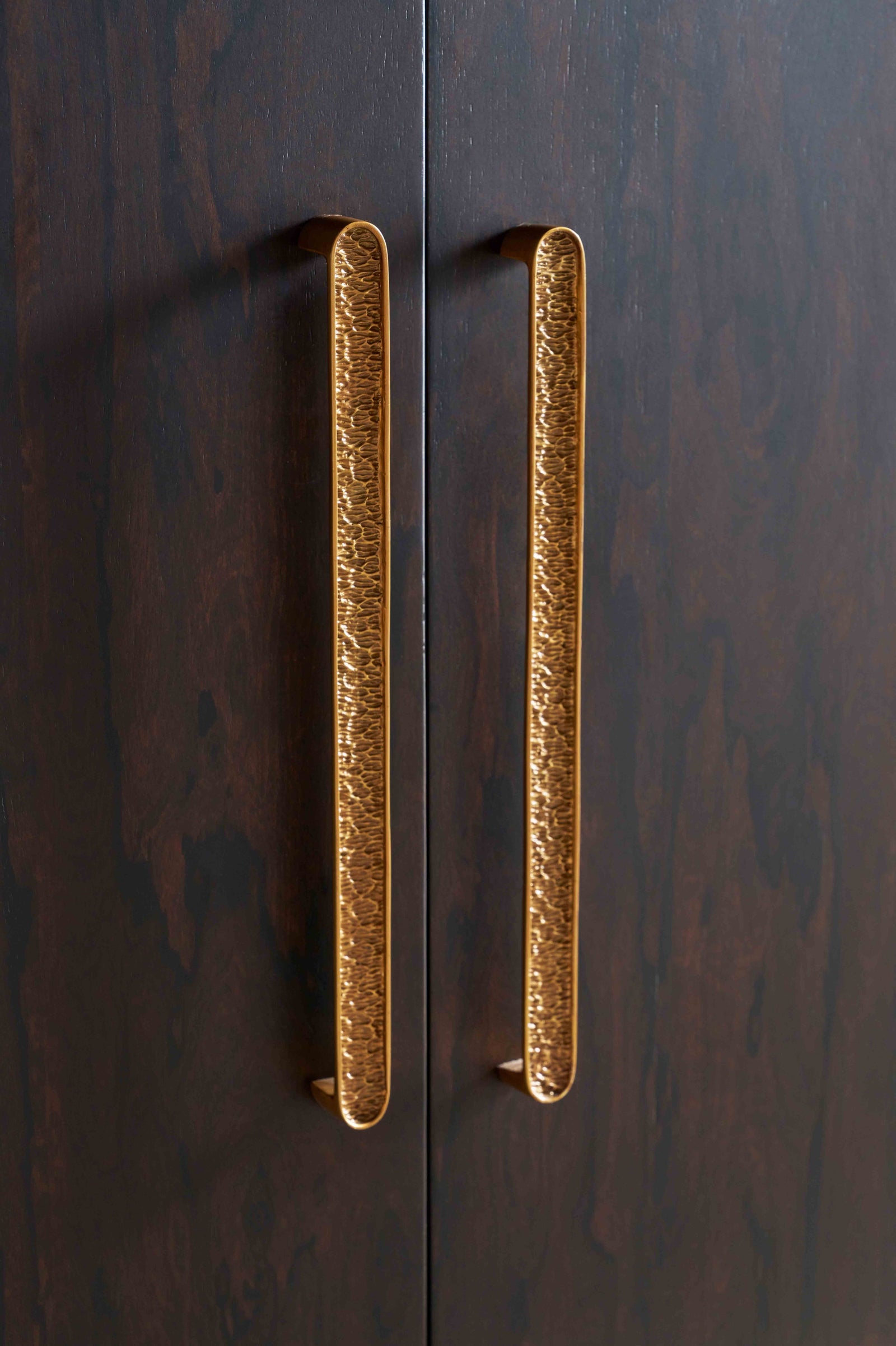 Theodore Alexander Encore Quartz Top Sideboard – detail