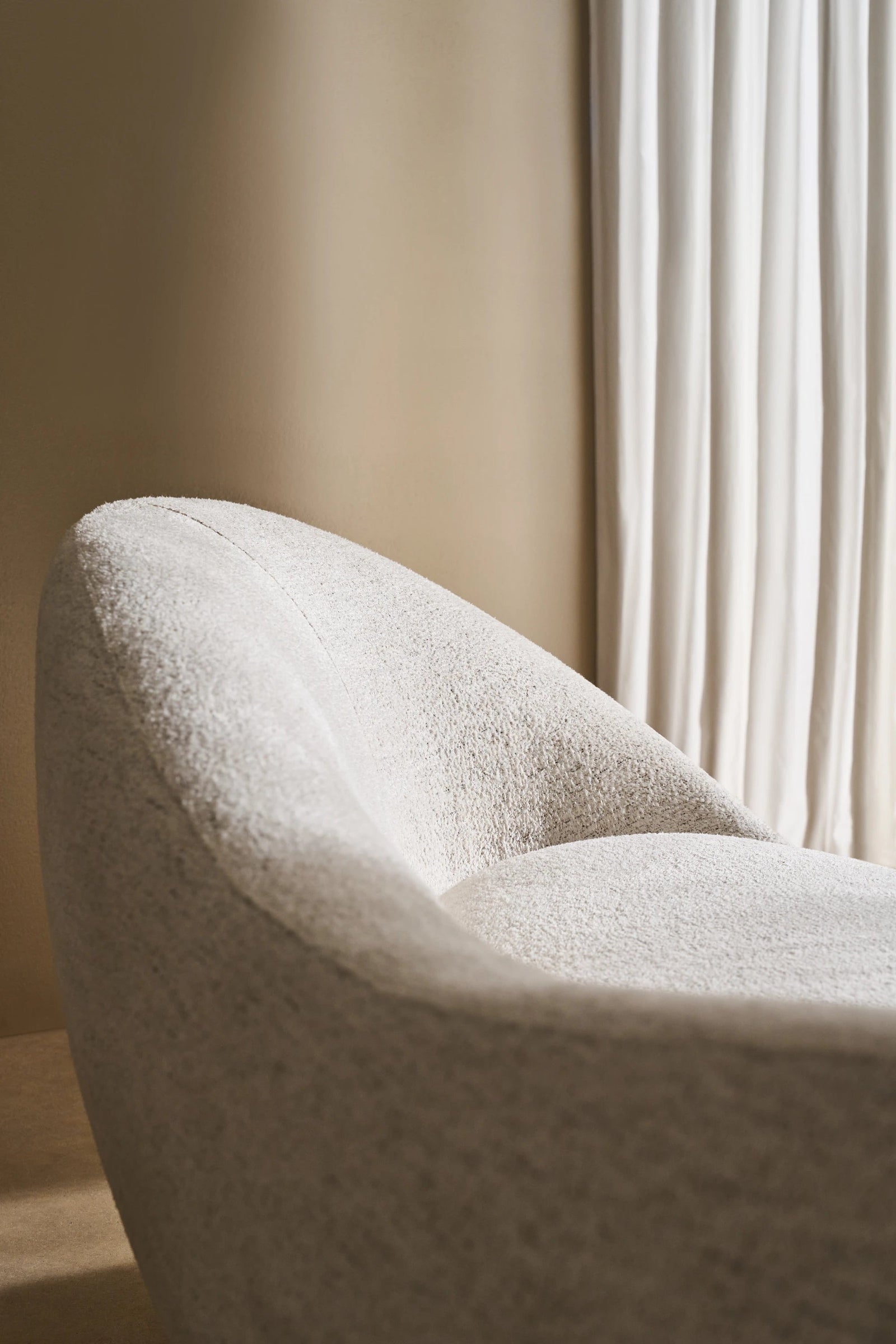 Caracole Formosa Sofa – view 10
